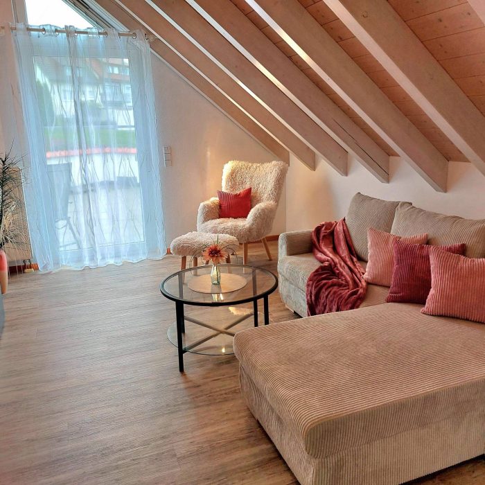 Ferienwohnung Albblick Neuffen: Ihre exklusive Ferienwohnung in Neuffen: hell, modern, gemütlich. Ideal für 2-3 Personen