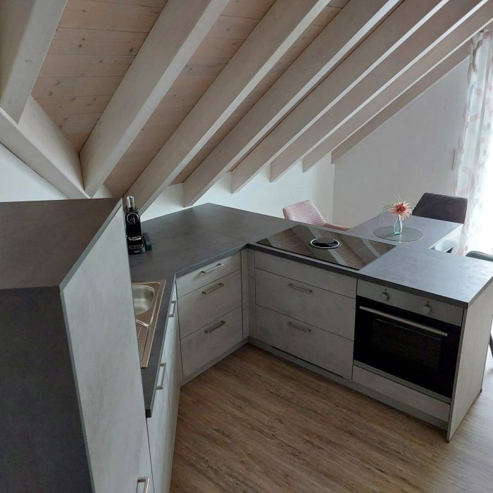 Voll ausgestattete Küchenzeile in der Ferienwohnung Albblick in Neuffen