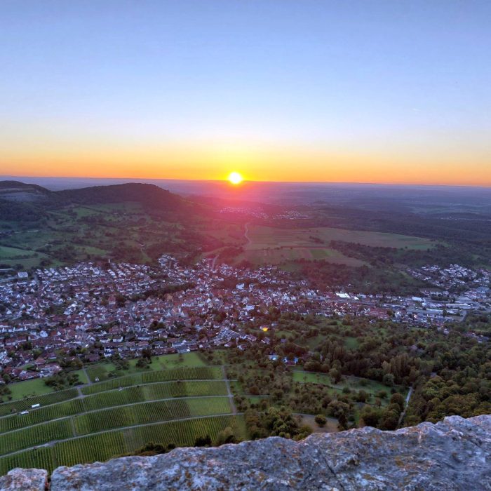 Blick von der Burg Hohenneuffen auf den Ort Neuffen - Ferienwohnung Albblick in Neuffen